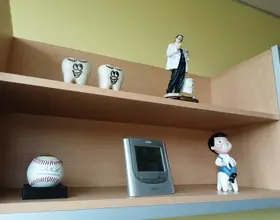 Figuras de dientes sonrientes en el consultorio